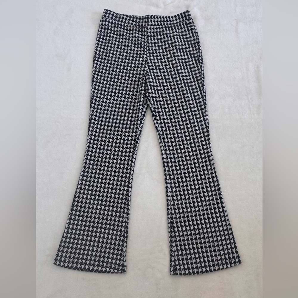 Forever 21 Size Medium Stretchy casual pants; black & white houndstooth pattern